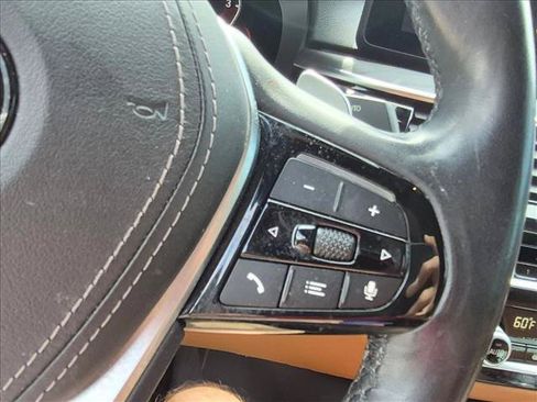 Used 2021 BMW 530i RWD image 12