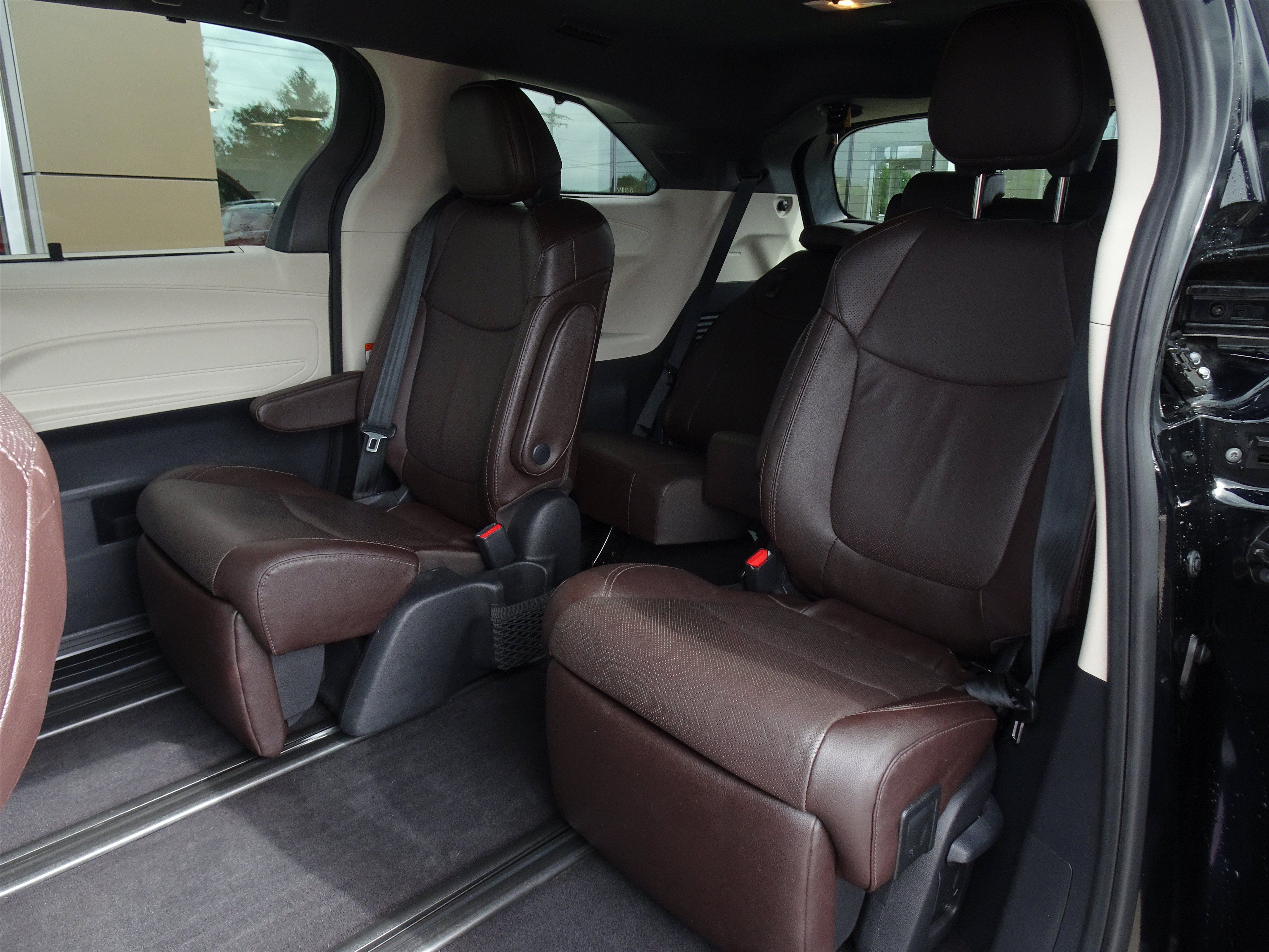 Used 2021 Toyota Sienna Platinum FWD image 15