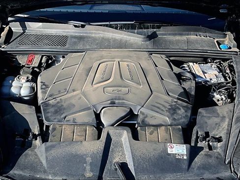 Used 2024 Porsche Cayenne image 11