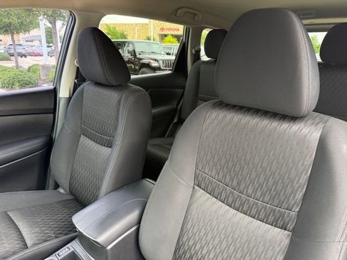 Used 2019 Nissan Rogue SV AWD/4WD image 12
