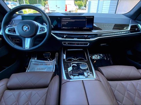 Used 2024 BMW X7 xDrive40i w/ M Sport Package AWD/4WD image 12