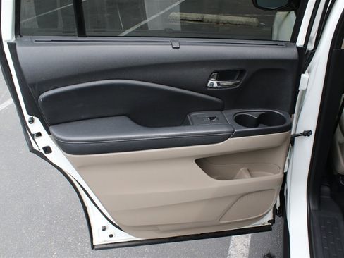 Used 2018 Honda Pilot Elite image 17