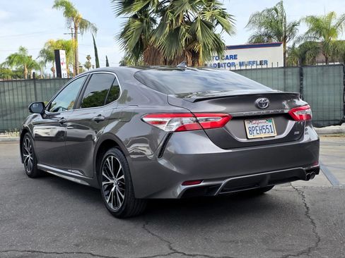 Used 2020 Toyota Camry SE w/ Carpet Mat Package FWD image 4