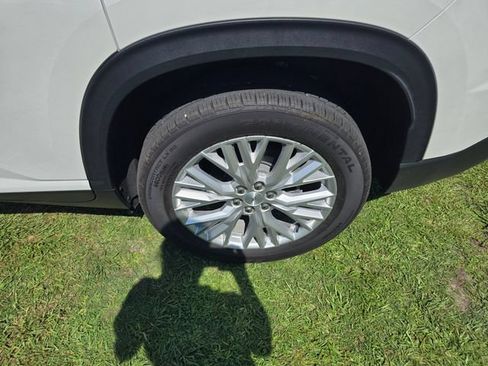 Used 2025 GMC Acadia Elevation w/ Elevation Premium Package FWD image 4
