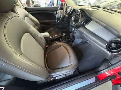 Used 2021 MINI Cooper 2-Door Hardtop FWD image 16