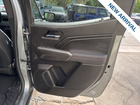 Used 2025 Chevrolet Colorado Z71 w/ Technology Package AWD/4WD image 11