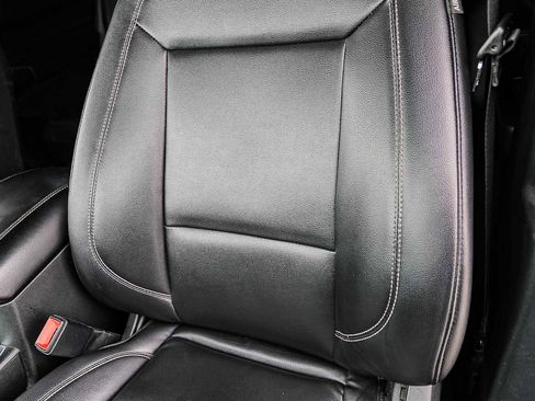 Used 2020 Ford Explorer XLT w/ Equipment Group 202A image 24