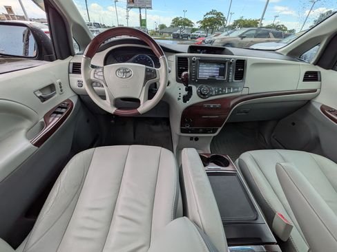 Used 2013 Toyota Sienna Limited w/ Premium Pkg AWD/4WD image 13