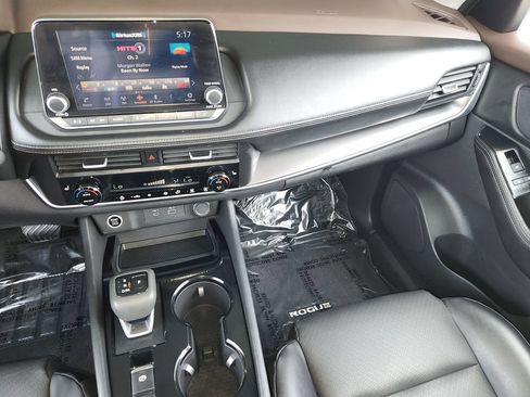 Certified 2023 Nissan Rogue SV w/ SV Premium B Package FWD image 18