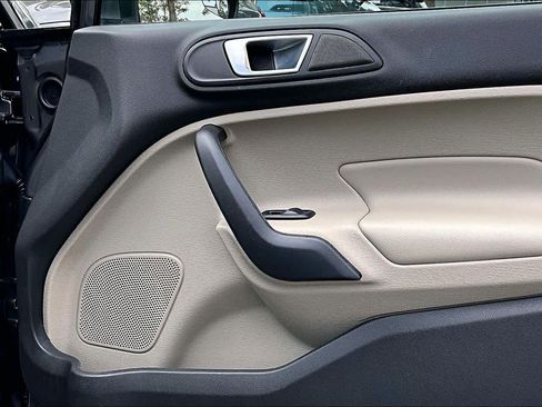 Used 2014 Ford Fiesta Titanium FWD image 23