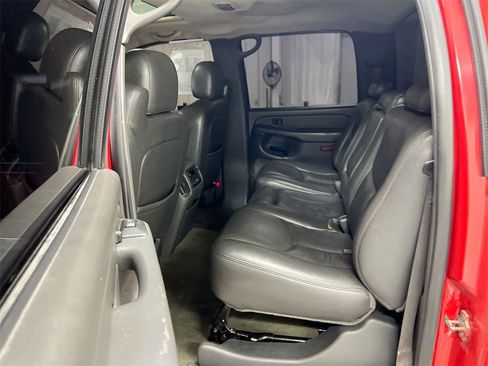 Used 2006 GMC Sierra 3500 SLT w/ Heavy-Duty Power Package image 21