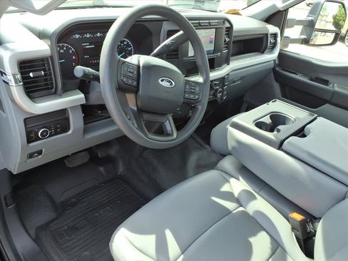 Certified 2024 Ford F250 XL w/ XL Off-Road Package AWD/4WD image 9