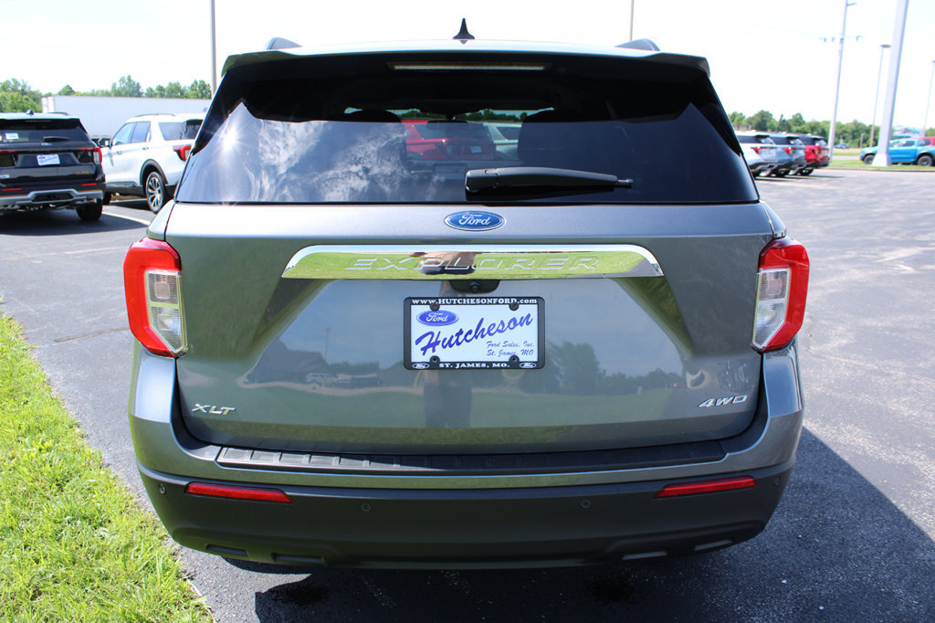 Used 2024 Ford Explorer XLT AWD/4WD image 9