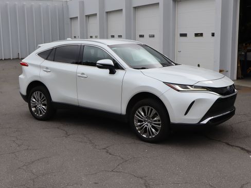 Used 2023 Toyota Venza XLE AWD/4WD image 14