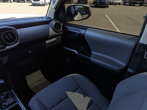 Used 2022 Toyota Tacoma SR5 w/ Technology Package image 17