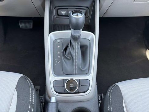 Used 2025 Hyundai Venue SEL FWD image 28