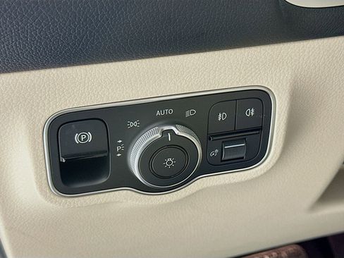 Certified 2025 Mercedes-Benz GLB 250 image 11