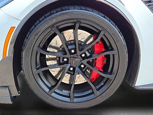 Used 2017 Chevrolet Corvette Z06 RWD image 9