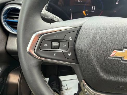 Used 2025 Chevrolet Trax LT w/ Sunroof Package FWD image 25