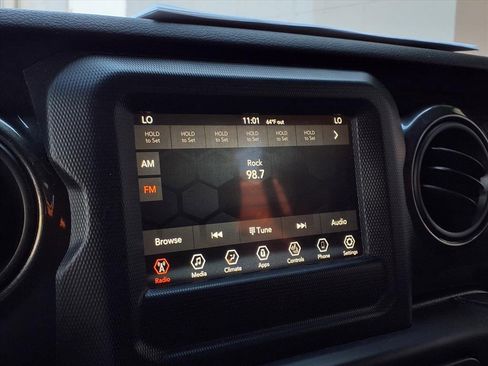 Used 2019 Jeep Wrangler Unlimited Sport image 7