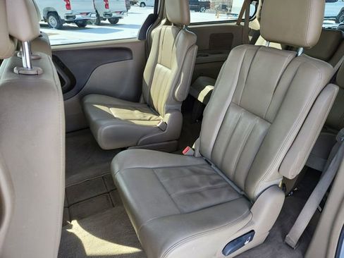 Used 2016 Chrysler Town & Country Touring image 22