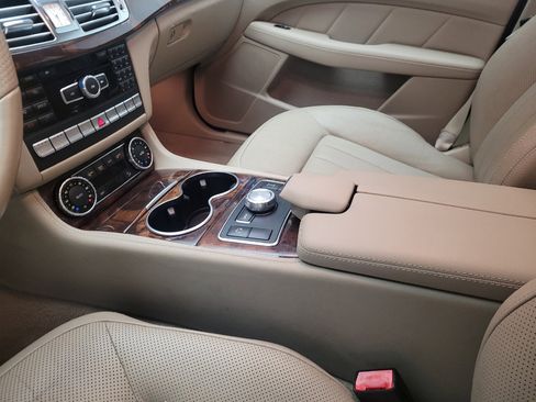 Used 2014 Mercedes-Benz CLS 550 w/ Premium 1 Package image 26