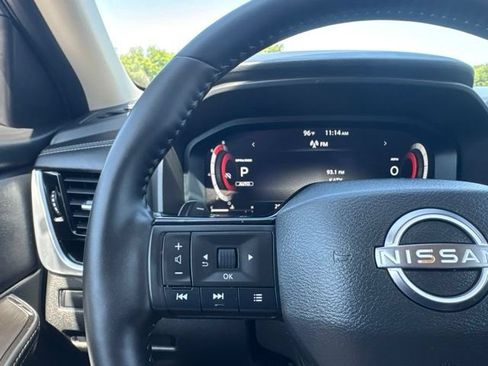Used 2025 Nissan Rogue SL AWD/4WD image 10