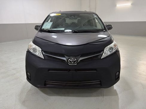 Used 2019 Toyota Sienna XLE w/ XLE Navigation Package AWD/4WD image 2