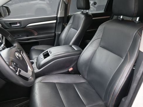 Used 2019 Toyota Highlander XLE image 19