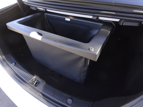 Used 2017 Mercedes-Benz E 300 image 9