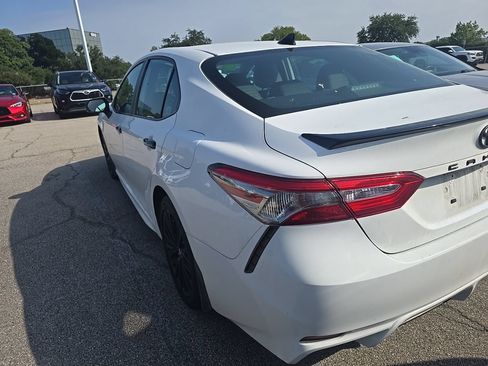 Used 2019 Toyota Camry SE FWD image 8