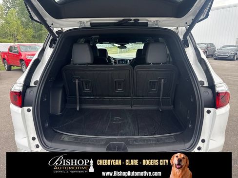 Used 2023 Buick Enclave Essence w/ LPO, Floor Liner Package AWD/4WD image 7