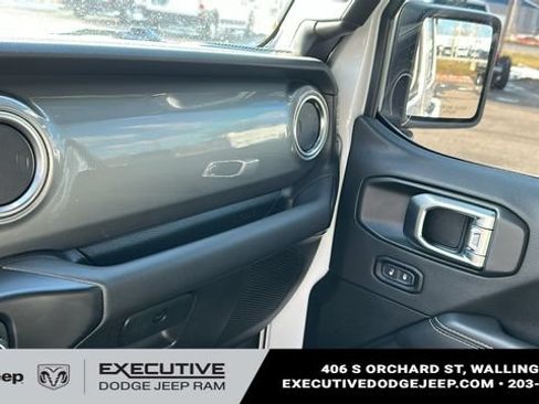 Used 2022 Jeep Wrangler Unlimited Sahara w/ Cold Weather Group AWD/4WD image 18