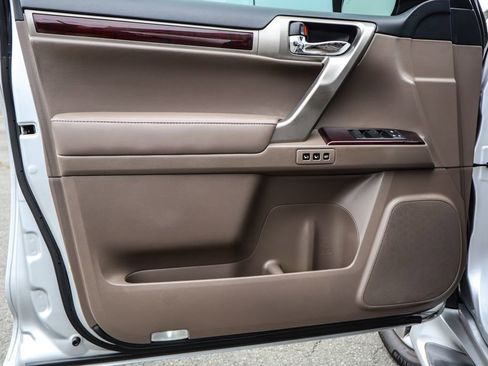 Used 2016 Lexus GX 460 Luxury image 37