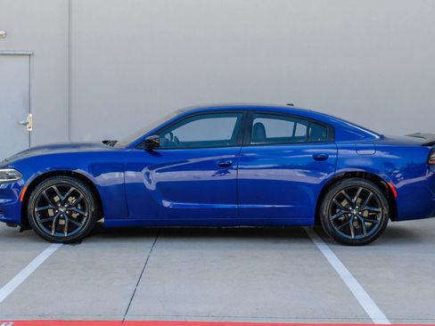 Used 2022 Dodge Charger SXT w/ Blacktop Package RWD image 10