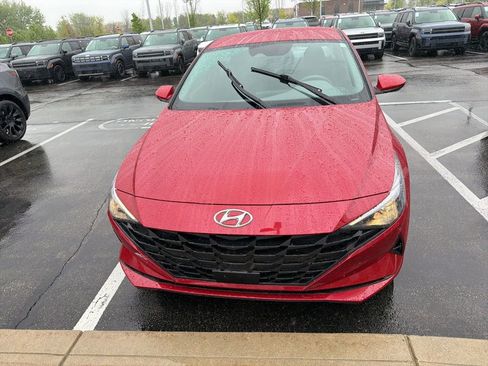 Used 2023 Hyundai Elantra SEL w/ Convenience Package FWD image 2