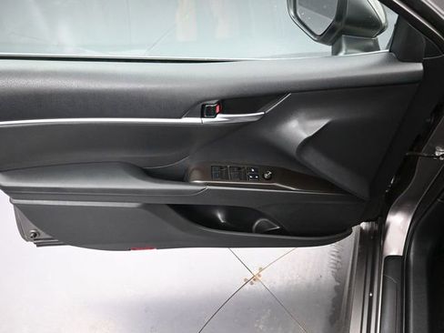 Used 2022 Toyota Camry SE image 21