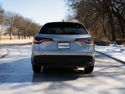 Used 2023 Honda HR-V LX image 8