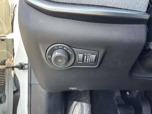 Certified 2023 Jeep Compass Latitude image 17