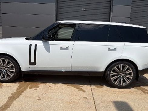 Used 2025 Land Rover Range Rover Long Wheelbase SE AWD/4WD image 2