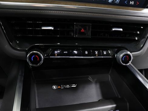 Used 2025 Chevrolet Tahoe High Country image 10