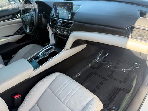 Used 2022 Honda Accord Touring image 31
