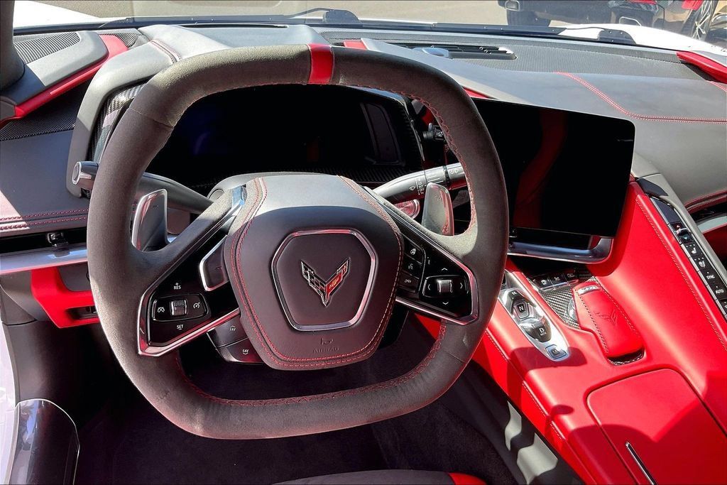 Used 2022 Chevrolet Corvette Stingray Premium Cpe w/ Z51 Performance Package RWD image 5