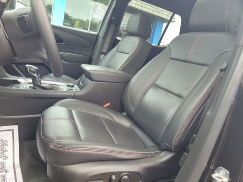 Used 2022 Chevrolet Traverse RS image 25