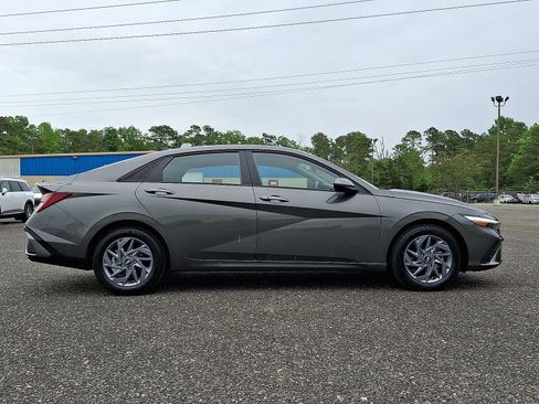 Used 2025 Hyundai Elantra Hybrid FWD image 31