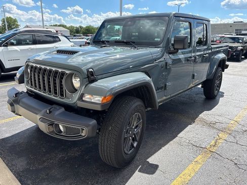 Used 2025 Jeep Gladiator Sport AWD/4WD image 3