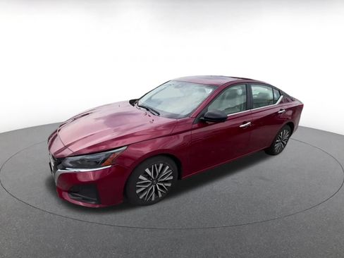 Used 2025 Nissan Altima 2.5 SV FWD image 6