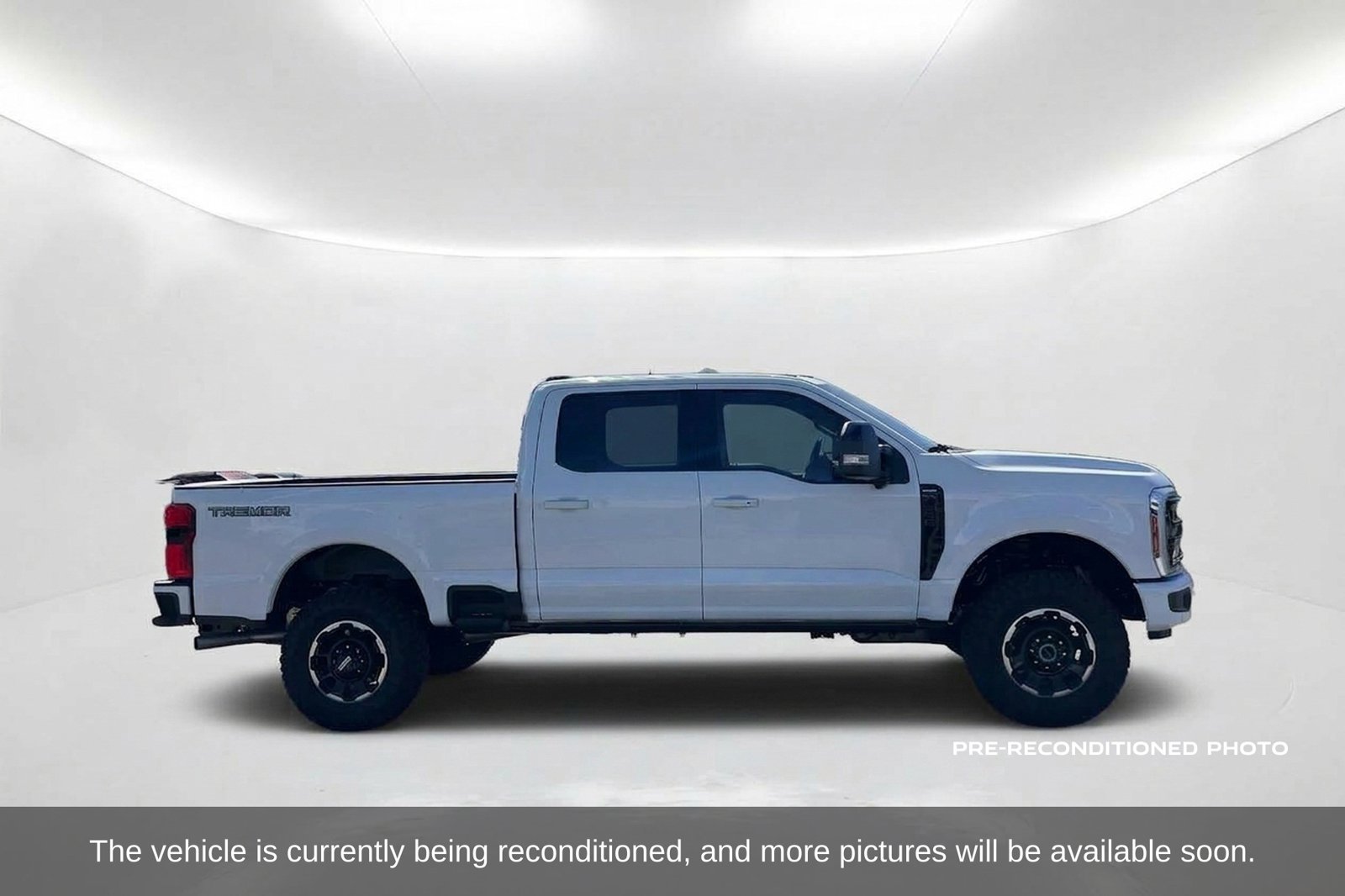 Used 2026 Ford F250 Lariat w/ Tremor Off-Road Package AWD/4WD image 4