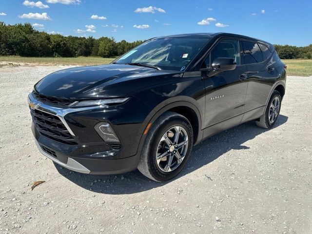 Used 2025 Chevrolet Blazer LT FWD image 1