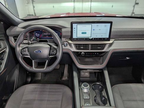 Used 2025 Ford Explorer ST-Line w/ ST-Line Street Pack AWD/4WD image 17